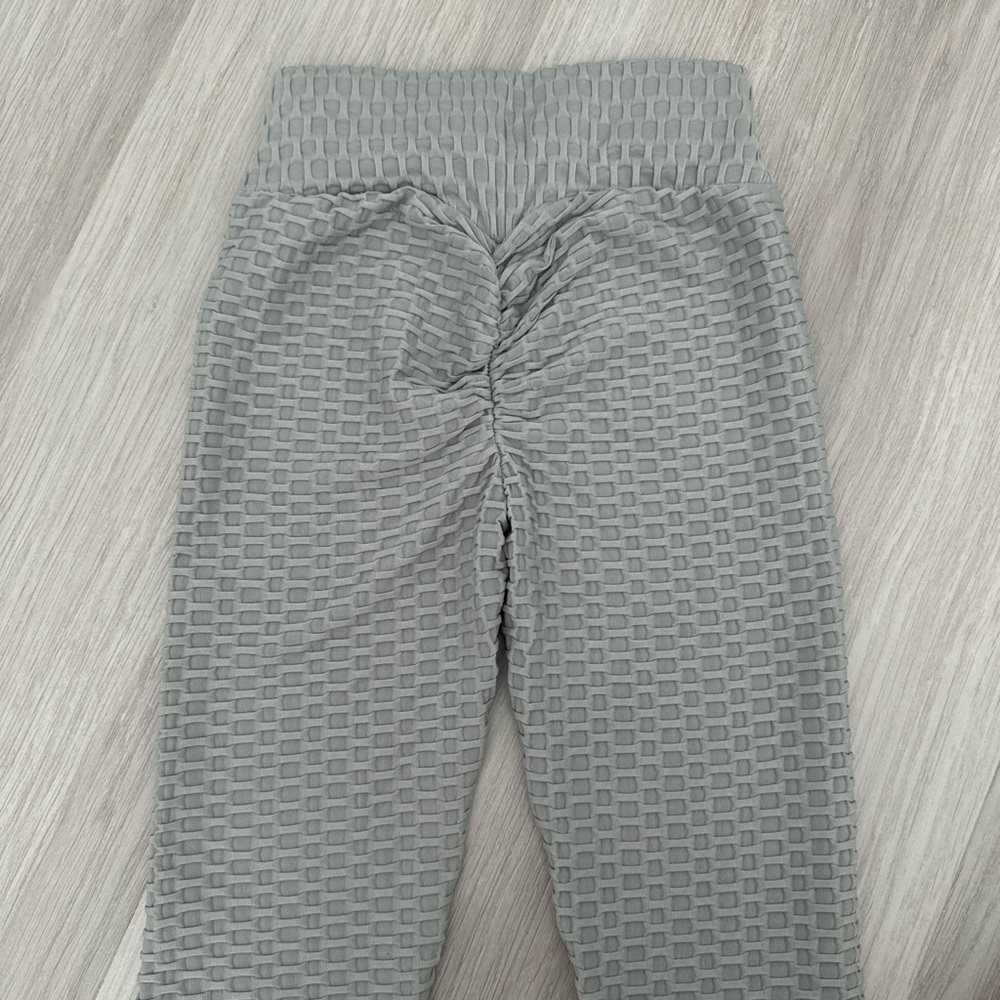 Women's Gray Textured Leggings - Picture 4 of 4